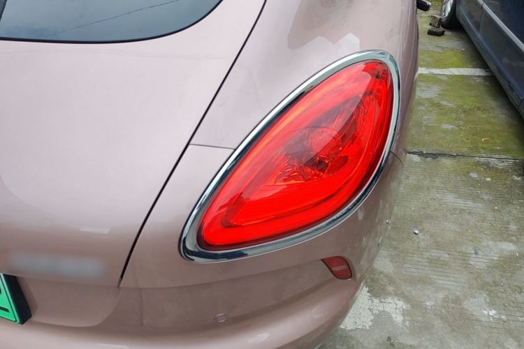 Used ORA Lightning Cat 2022 555 km Luxury Edition Right Rear Taillight