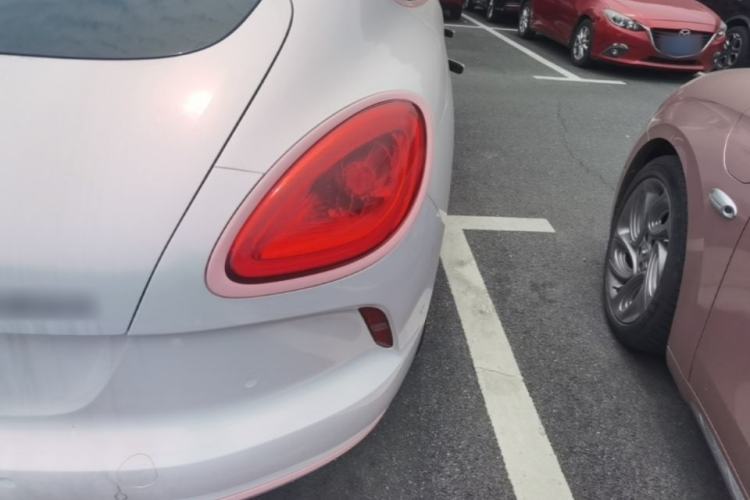Used ORA Lightning Cat 2022 555 km Luxury Edition Right Rear Taillight