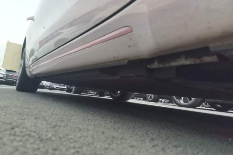 Used ORA Lightning Cat 2022 555 km Luxury Edition Right Side Sill