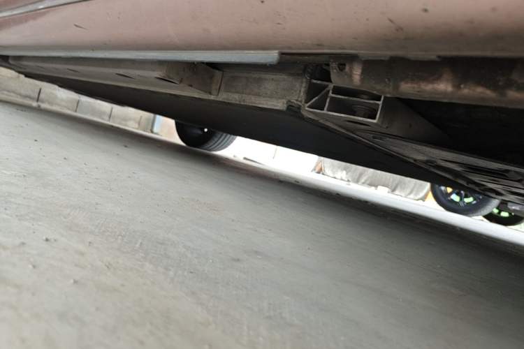 Used ORA Lightning Cat 2022 555 km Luxury Edition Right Side Sill
