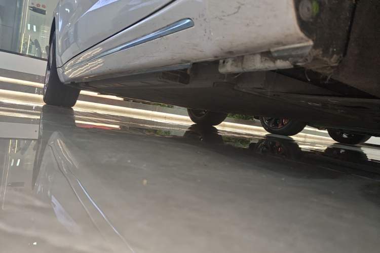 Used ORA Lightning Cat 2022 555 km Luxury Edition Right Side Sill
