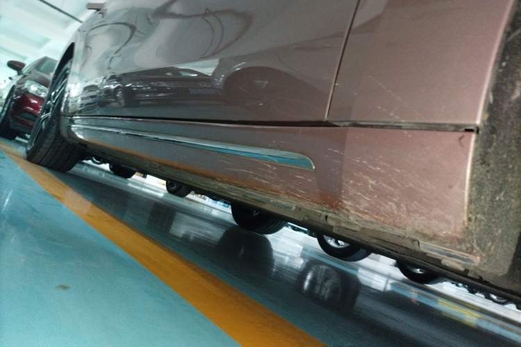 Used ORA Lightning Cat 2022 555 km Luxury Edition Right Side Sill