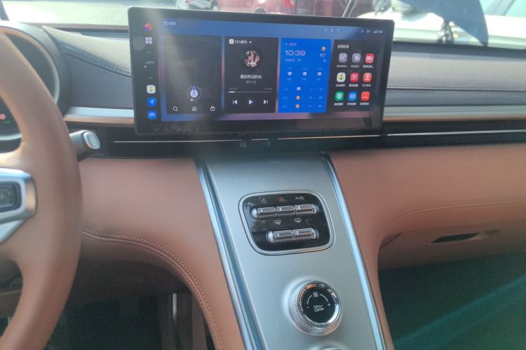 Used ORA Lightning Cat 2022 555 km Luxury Edition Audio And AC Panel