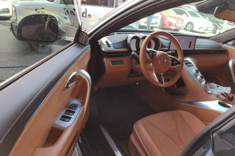 Used ORA Lightning Cat 2022 555 km Luxury Edition Driver Seat
