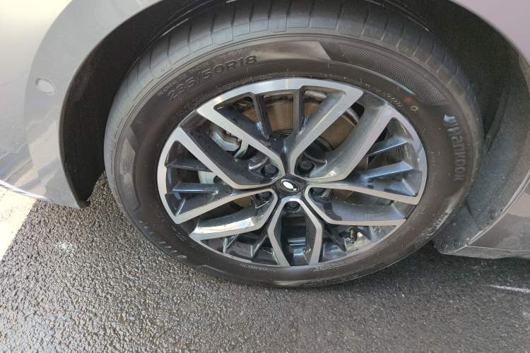 Used ORA Lightning Cat 2022 555 km Luxury Edition Exterior 4