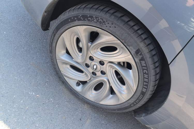 Used ORA Lightning Cat 2022 555 km Luxury Edition Exterior 8