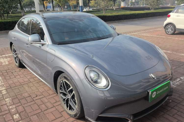 Used ORA Lightning Cat 2022 555 km Luxury Edition Front Right 45 Deg