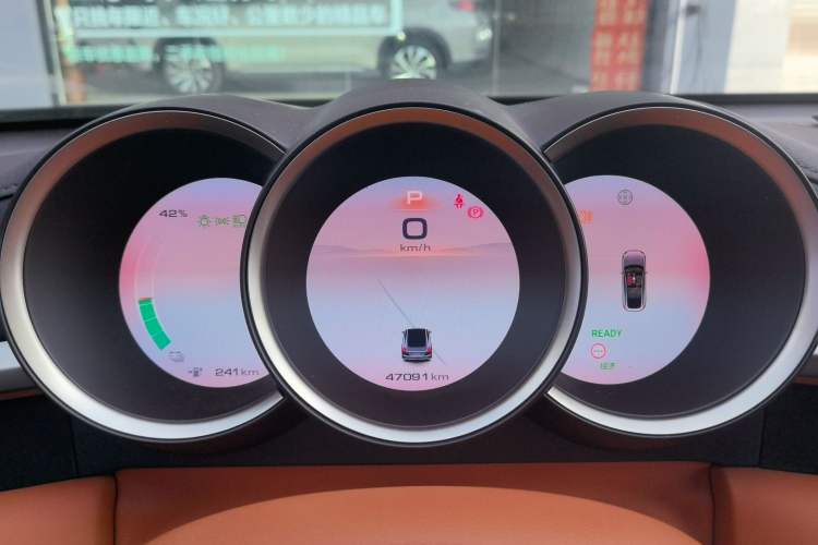 Used ORA Lightning Cat 2022 555 km Luxury Edition Instrument Cluster