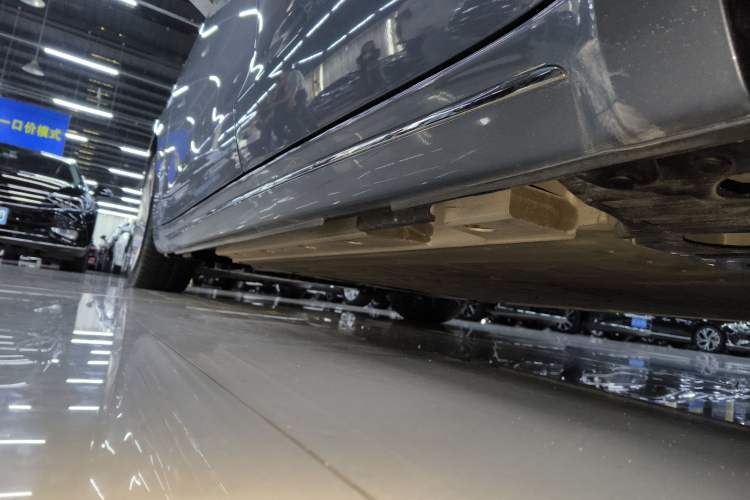 Used ORA Lightning Cat 2022 555 km Luxury Edition Left Side Sill