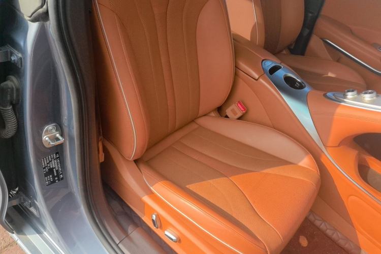 Used ORA Lightning Cat 2022 555 km Luxury Edition Right Front Seat