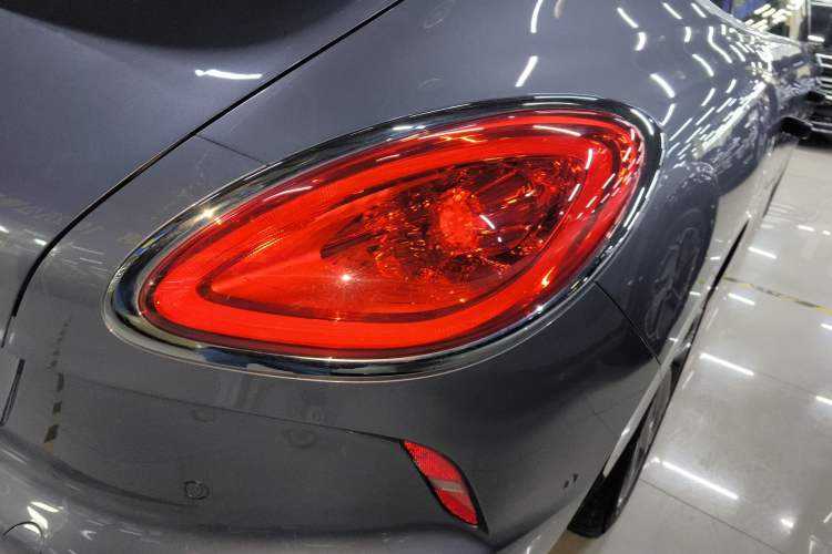 Used ORA Lightning Cat 2022 555 km Luxury Edition Right Rear Taillight