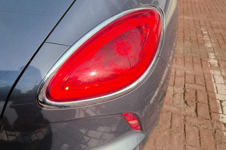 Used ORA Lightning Cat 2022 555 km Luxury Edition Right Rear Taillight