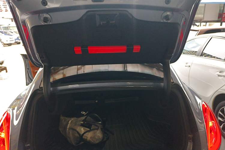 Used ORA Lightning Cat 2022 555 km Luxury Edition Trunk