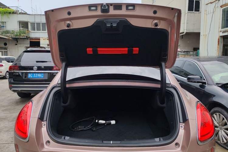 Used ORA Lightning Cat 2022 555 km Luxury Edition Trunk