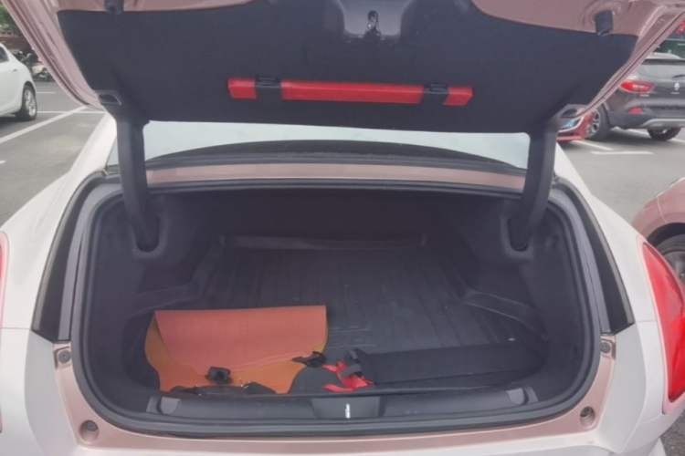 Used ORA Lightning Cat 2022 555 km Luxury Edition Trunk