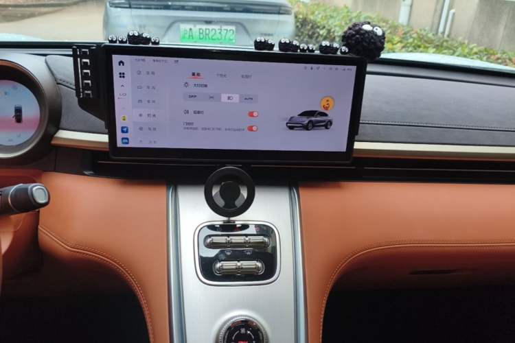 Used ORA Lightning Cat 2022 555 km Luxury Edition Audio And AC Panel