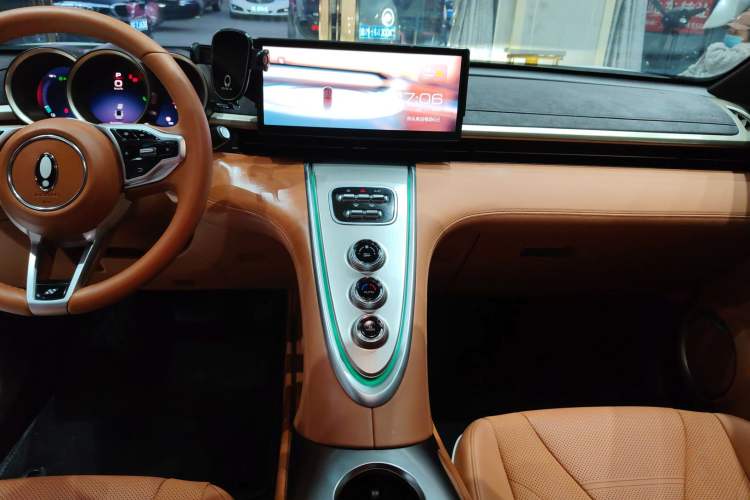 Used ORA Lightning Cat 2022 555 km Luxury Edition Audio And AC Panel