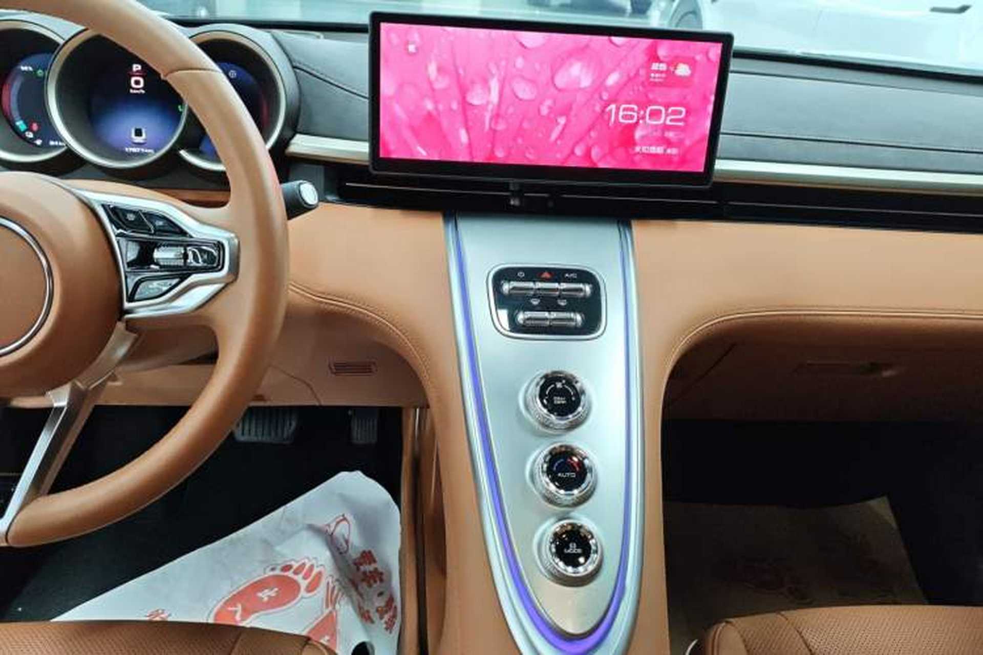 Used ORA Lightning Cat 2022 555 km Luxury Edition Audio And AC Panel