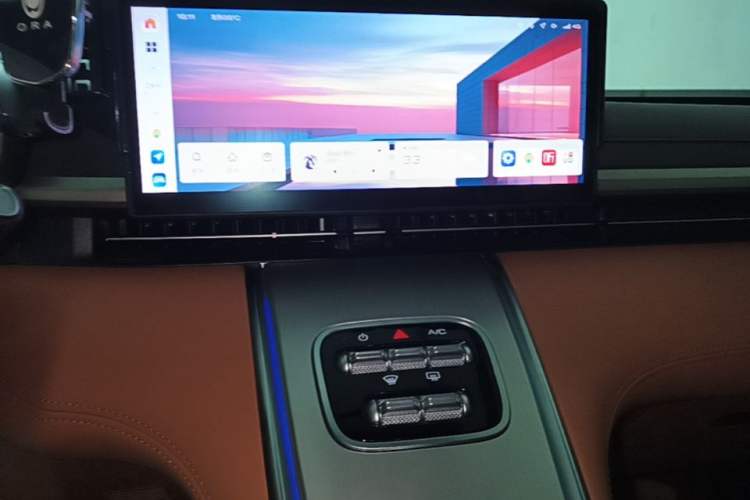 Used ORA Lightning Cat 2022 555 km Luxury Edition Audio And AC Panel