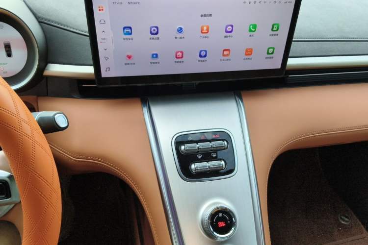 Used ORA Lightning Cat 2022 555 km Luxury Edition Audio And AC Panel