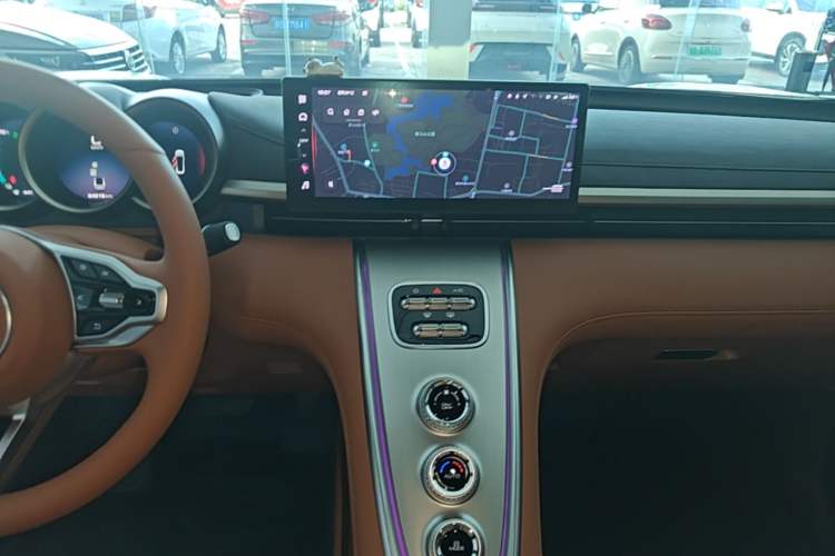 Used ORA Lightning Cat 2022 555 km Luxury Edition Audio And AC Panel