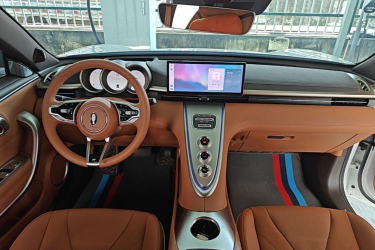 Used ORA Lightning Cat 2022 555 km Luxury Edition Center Console
