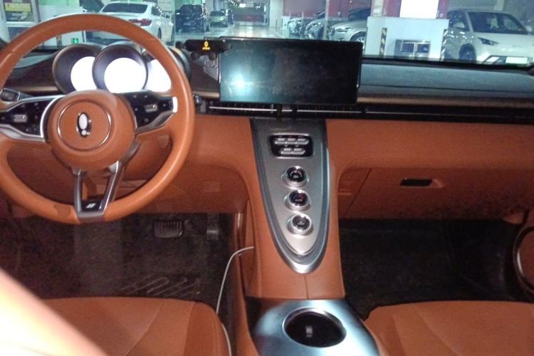 Used ORA Lightning Cat 2022 600 km All-Wheel Drive High-Performance Version Center Console