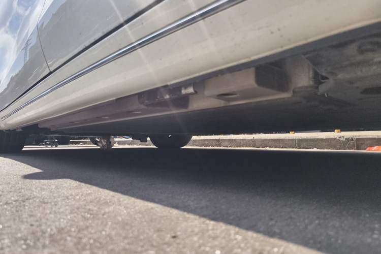 Used ORA Lightning Cat 2022 555 km Luxury Edition Chassis Rear Left