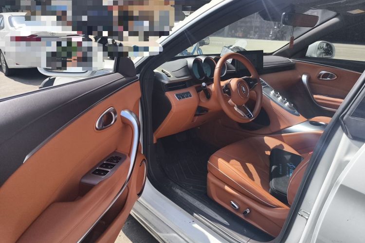 Used ORA Lightning Cat 2022 555 km Luxury Edition Driver Seat