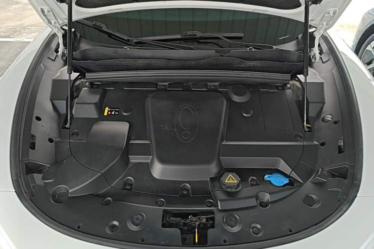 Used ORA Lightning Cat 2022 555 km Luxury Edition Engine Bay