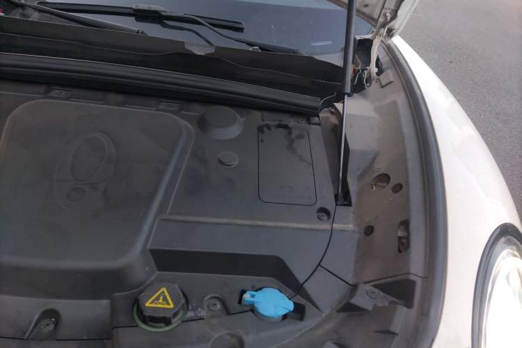 Used ORA Lightning Cat 2022 555 km Luxury Edition Engine Bay Left