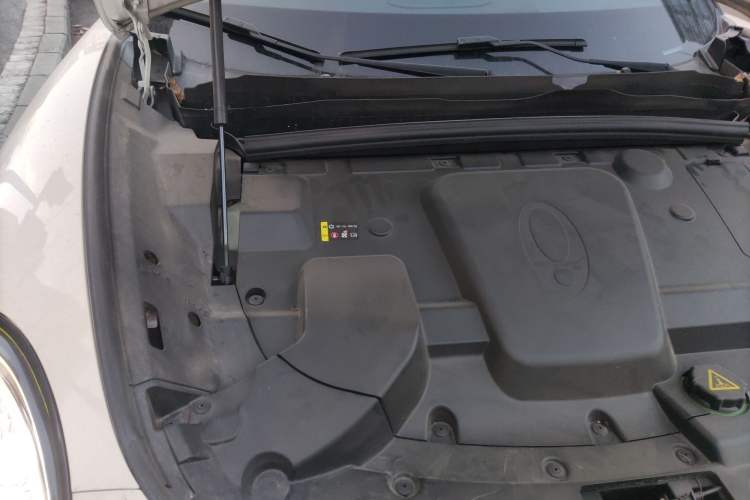 Used ORA Lightning Cat 2022 555 km Luxury Edition Engine Bay Right