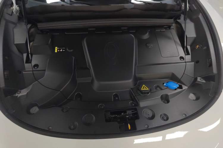 Used ORA Lightning Cat 2022 555 km Luxury Edition Engine Bay
