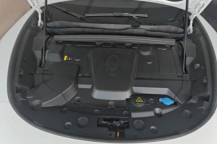 Used ORA Lightning Cat 2022 555 km Luxury Edition Engine Bay