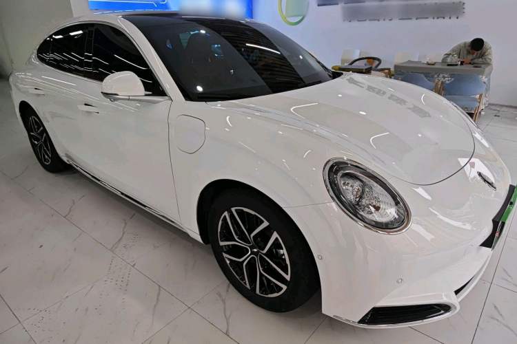 Used ORA Lightning Cat 2022 555 km Luxury Edition Exterior 2