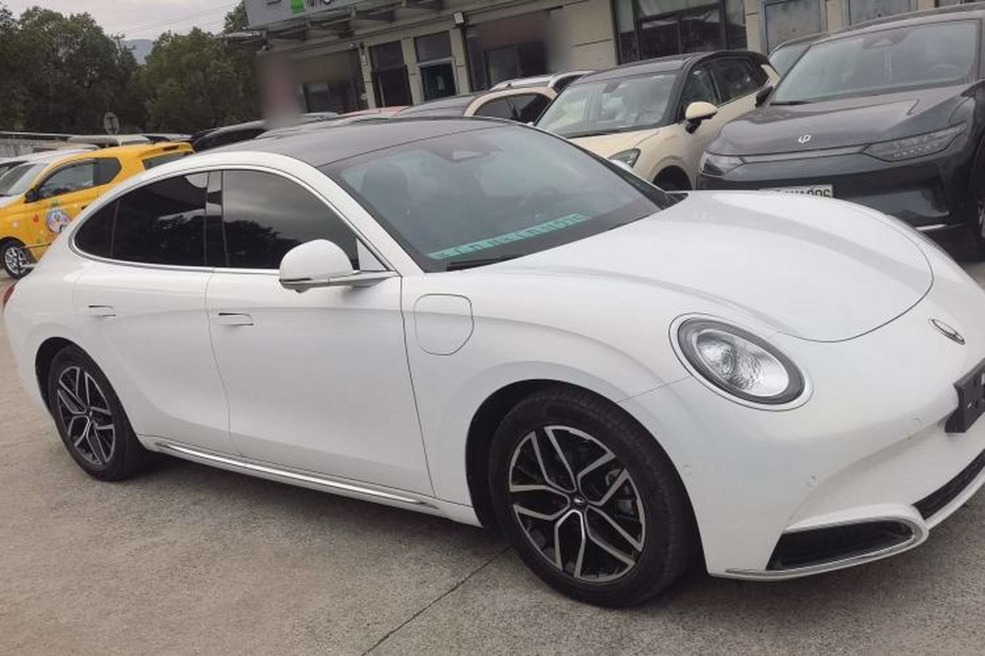 Used ORA Lightning Cat 2022 555 km Luxury Edition Exterior 2