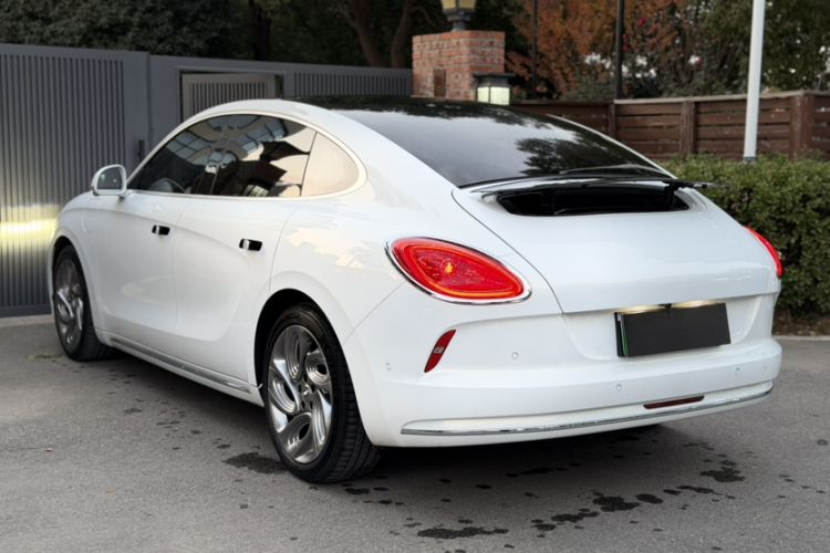 Used ORA Lightning Cat 2022 555 km Luxury Edition Exterior 8