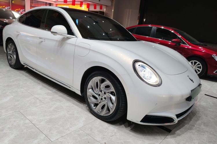 Used ORA Lightning Cat 2022 555 km Luxury Edition Front Right 45 Deg