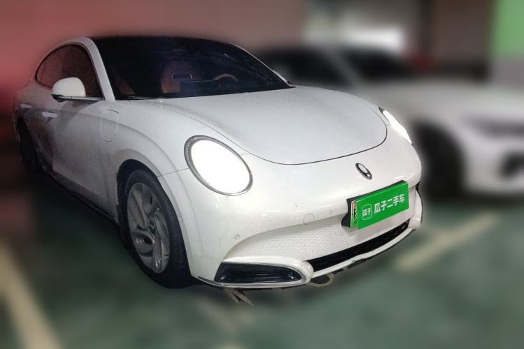 Used ORA Lightning Cat 2022 600 km All-Wheel Drive High-Performance Version Front Right 45 Deg
