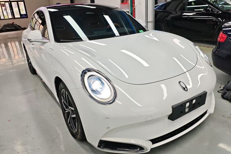 Used ORA Lightning Cat 2022 555 km Luxury Edition Front Right 45 Deg
