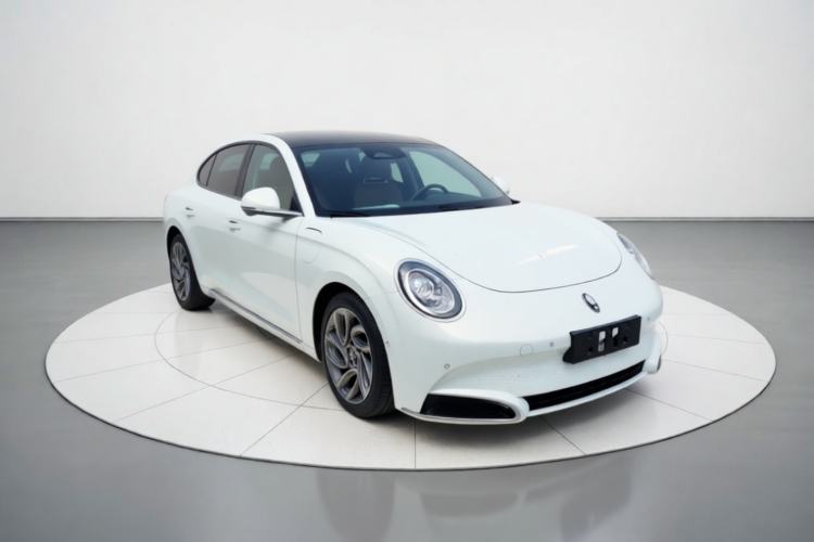 Used ORA Lightning Cat 2022 555 km Luxury Edition Front Right 45 Deg