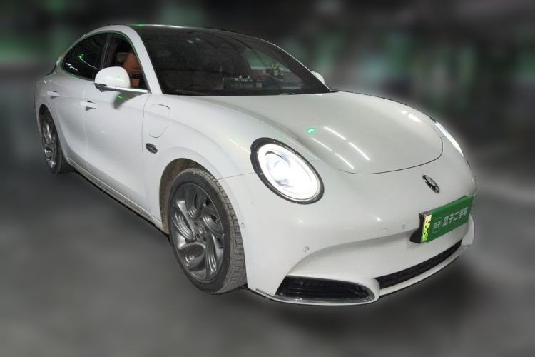 Used ORA Lightning Cat 2022 555 km Luxury Edition Front Right 45 Deg