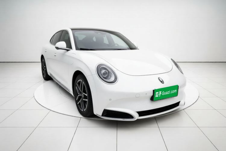 Used ORA Lightning Cat 2022 555 km Luxury Edition Front Right 45 Deg