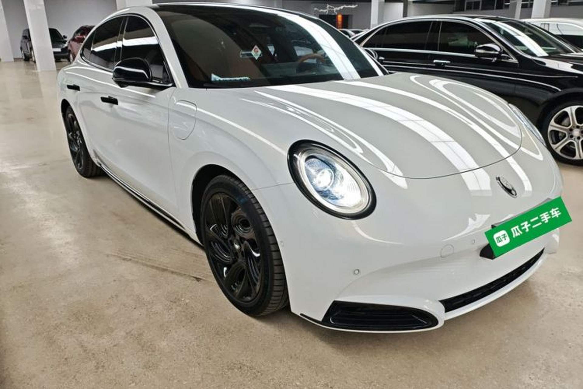 Used ORA Lightning Cat 2022 555 km Luxury Edition Front Right 45 Deg