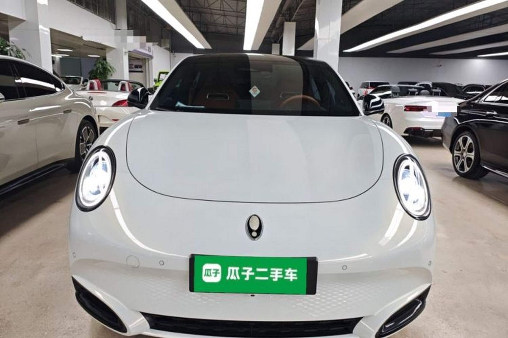 Used ORA Lightning Cat 2022 555 km Luxury Edition Front