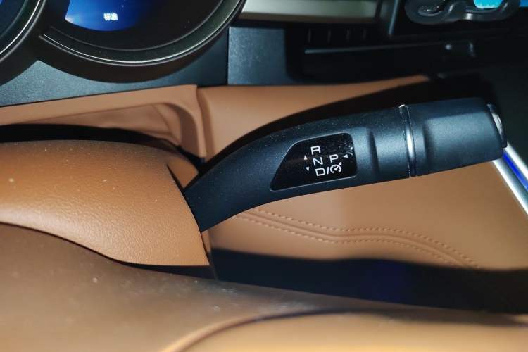 Used ORA Lightning Cat 2022 555 km Luxury Edition Gear Lever