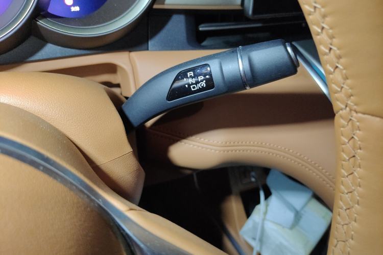 Used ORA Lightning Cat 2022 555 km Luxury Edition Gear Lever