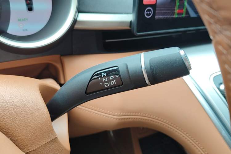 Used ORA Lightning Cat 2022 555 km Luxury Edition Gear Lever