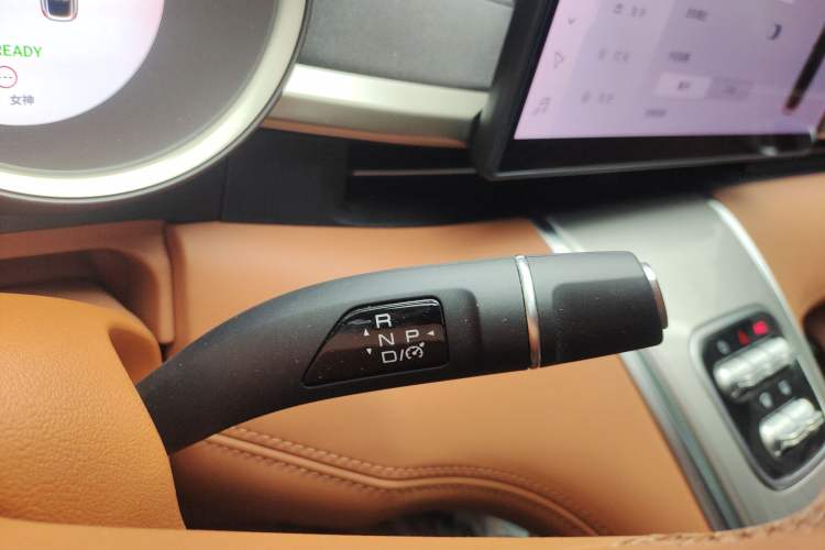 Used ORA Lightning Cat 2022 555 km Luxury Edition Gear Lever