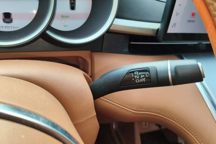 Used ORA Lightning Cat 2022 555 km Luxury Edition Gear Lever